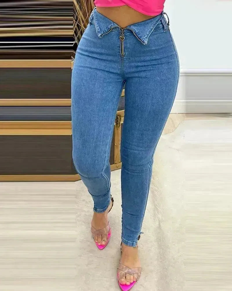 Jeans casuales de moda con jeans