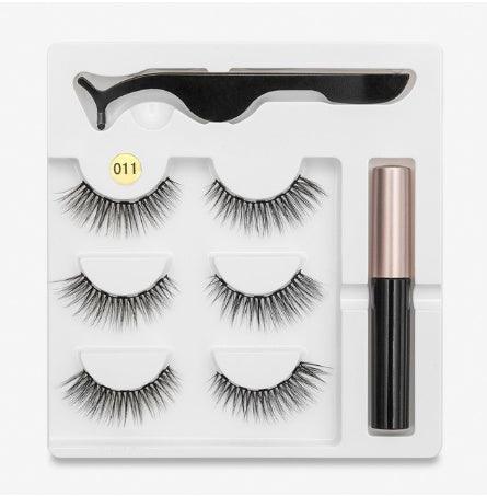 A Pair Of False Eyelashes With Magnets In Fashion - EX-STOCK CANADA