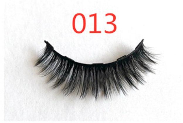 A Pair Of False Eyelashes With Magnets In Fashion - EX-STOCK CANADA