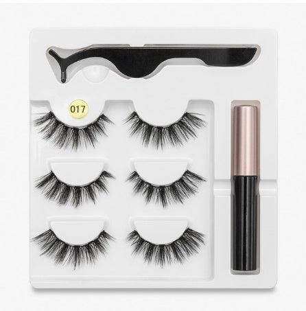 A Pair Of False Eyelashes With Magnets In Fashion - EX-STOCK CANADA