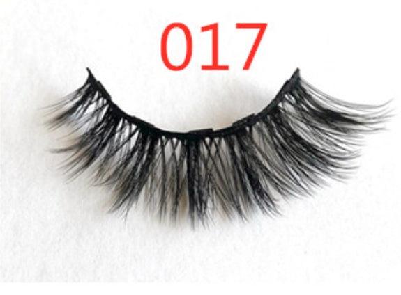 A Pair Of False Eyelashes With Magnets In Fashion - EX-STOCK CANADA