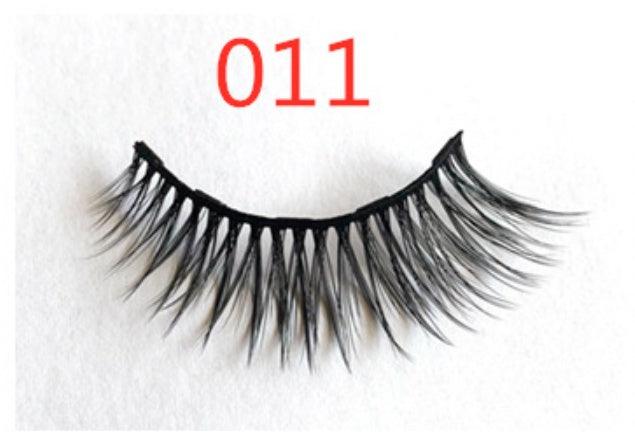 A Pair Of False Eyelashes With Magnets In Fashion - EX-STOCK CANADA