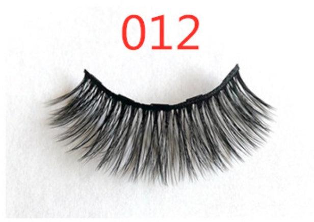 A Pair Of False Eyelashes With Magnets In Fashion - EX-STOCK CANADA