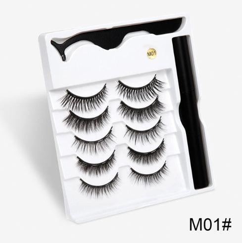 A Pair Of False Eyelashes With Magnets In Fashion - EX-STOCK CANADA