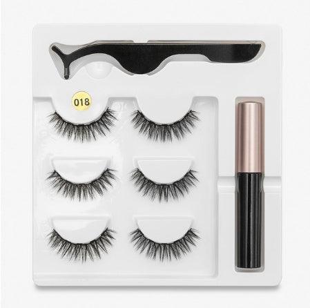 A Pair Of False Eyelashes With Magnets In Fashion - EX-STOCK CANADA