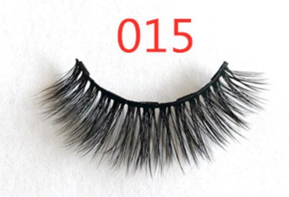 A Pair Of False Eyelashes With Magnets In Fashion - EX-STOCK CANADA