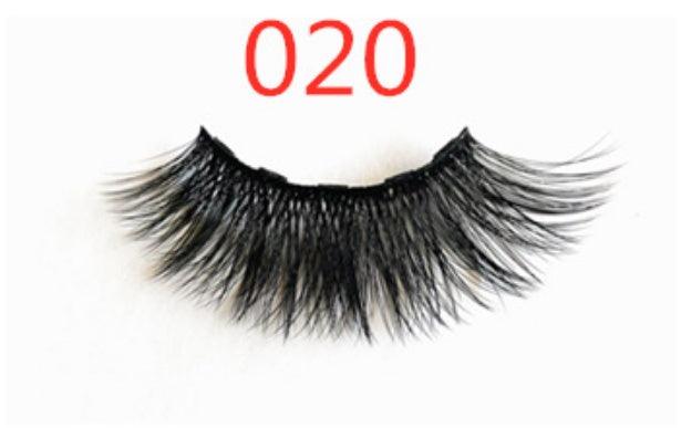 A Pair Of False Eyelashes With Magnets In Fashion - EX-STOCK CANADA