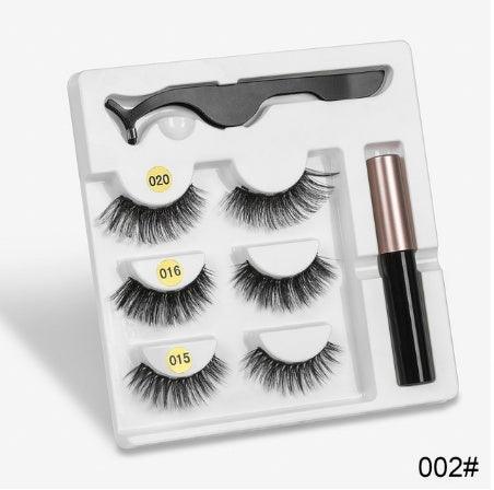 A Pair Of False Eyelashes With Magnets In Fashion - EX-STOCK CANADA