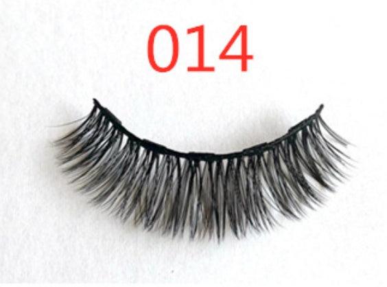 A Pair Of False Eyelashes With Magnets In Fashion - EX-STOCK CANADA