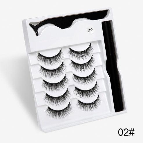 A Pair Of False Eyelashes With Magnets In Fashion - EX-STOCK CANADA