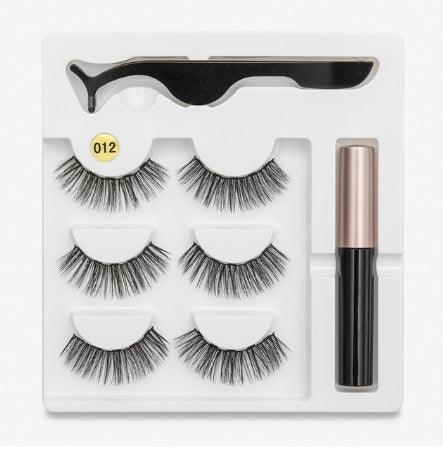 A Pair Of False Eyelashes With Magnets In Fashion - EX-STOCK CANADA