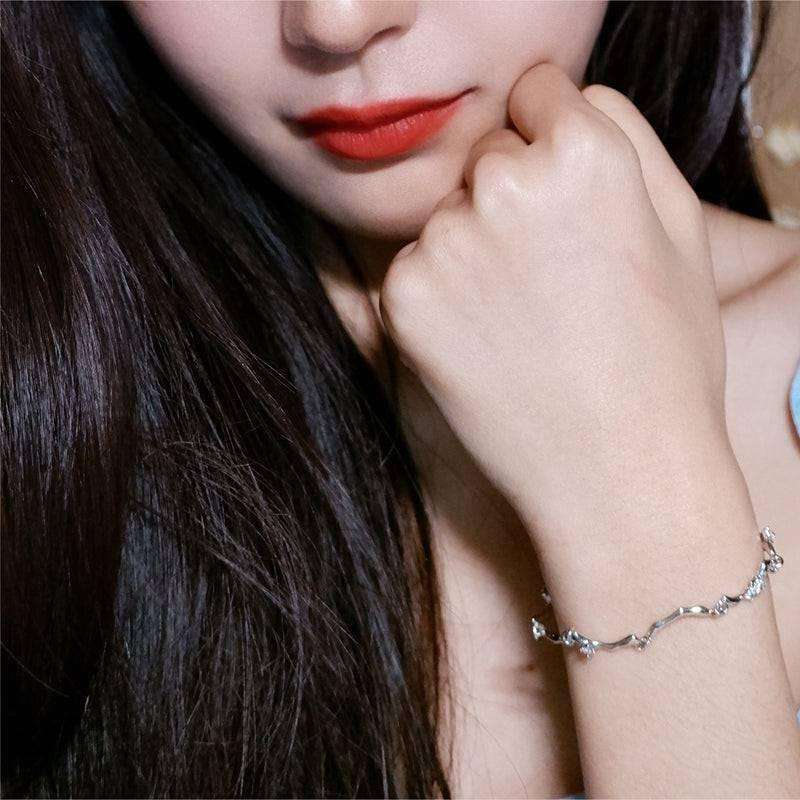 An Exquisite Simple And Cold Adjustable Wave Women Bracelet - EX-STOCK CANADA