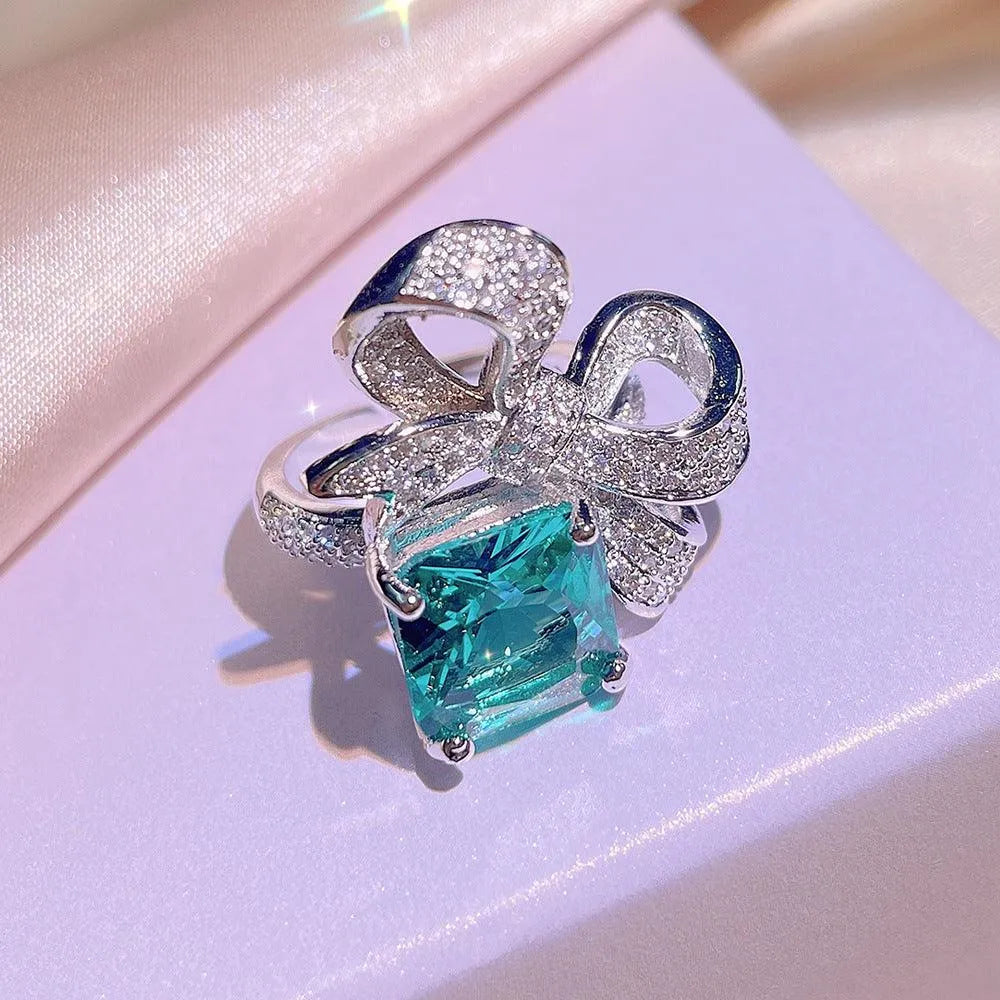 Bright Peacock Emerald Ring White Gold Plated - EX-STOCK CANADA